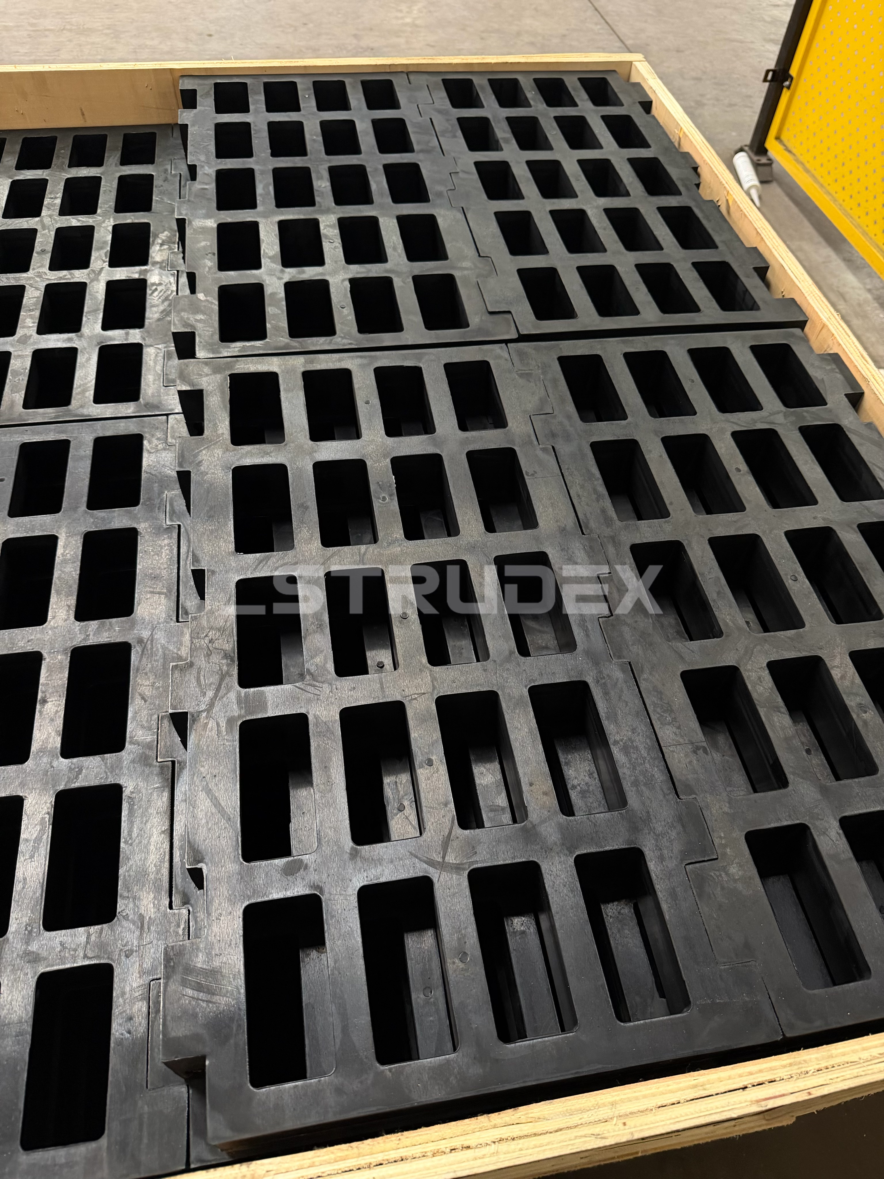 Strudex 45x95mm Snap-On Rubber Screen Panels: Efficiency Redefined