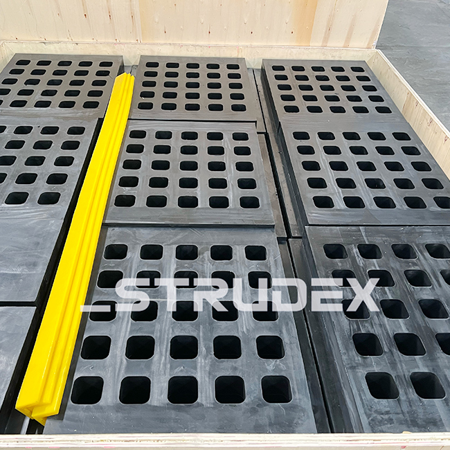 Rubber Screen Panels Install With Hold-Downs